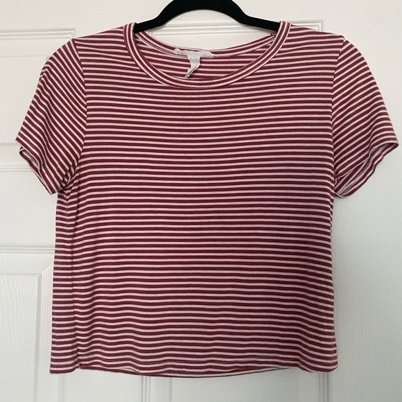 CAUTION TO THE WIND Crop Top - Picture 1 of 5